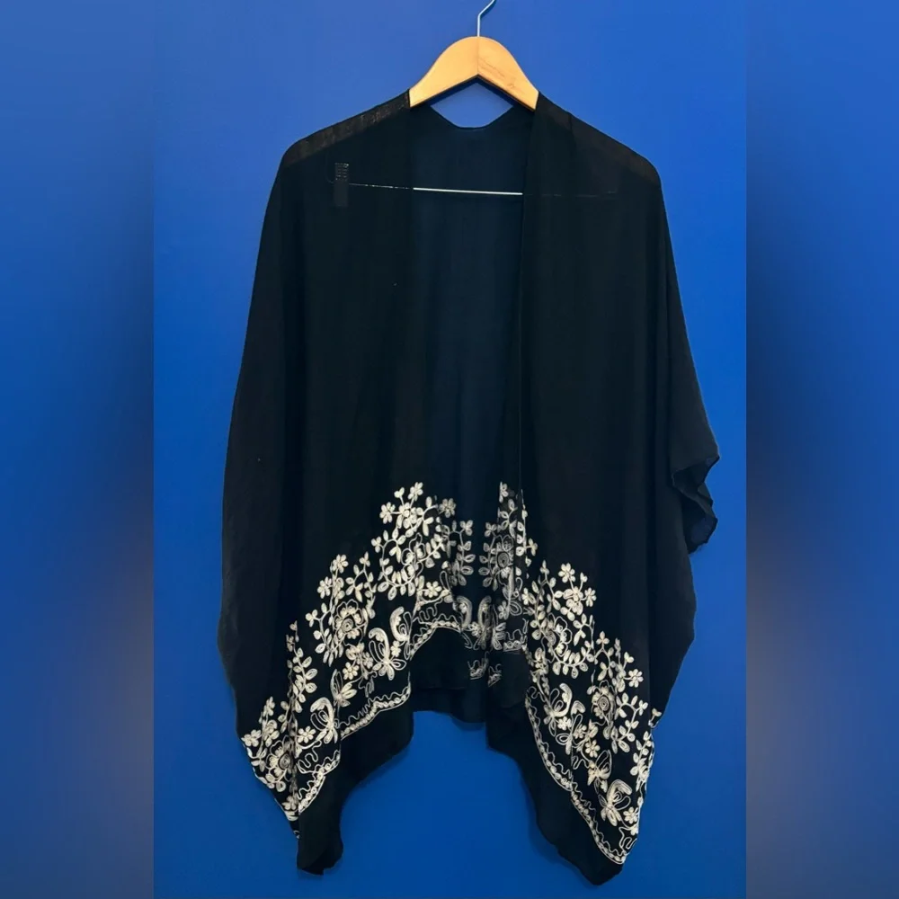{SHEIN} black and cream embroidered kimono one size - Picture 1 of 4